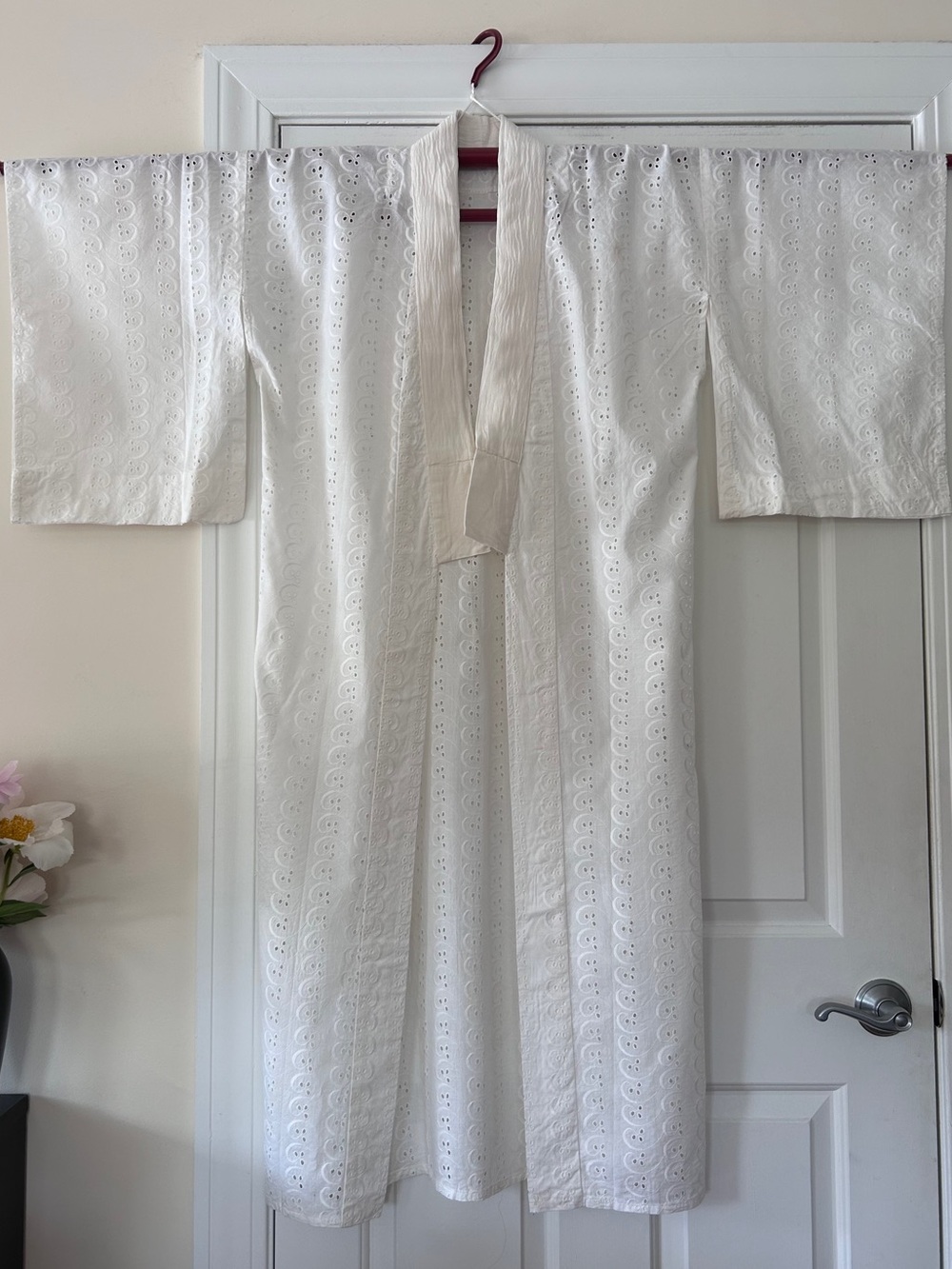 White Cotton Eyelet Nagajuban Kimono with Silk Obijime Waist Cord - Picture 3 of 8